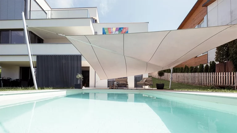 Sonnensegel als moderne Sonnenschutzlösung für Terrasse und Garten – Ombrage Dresden