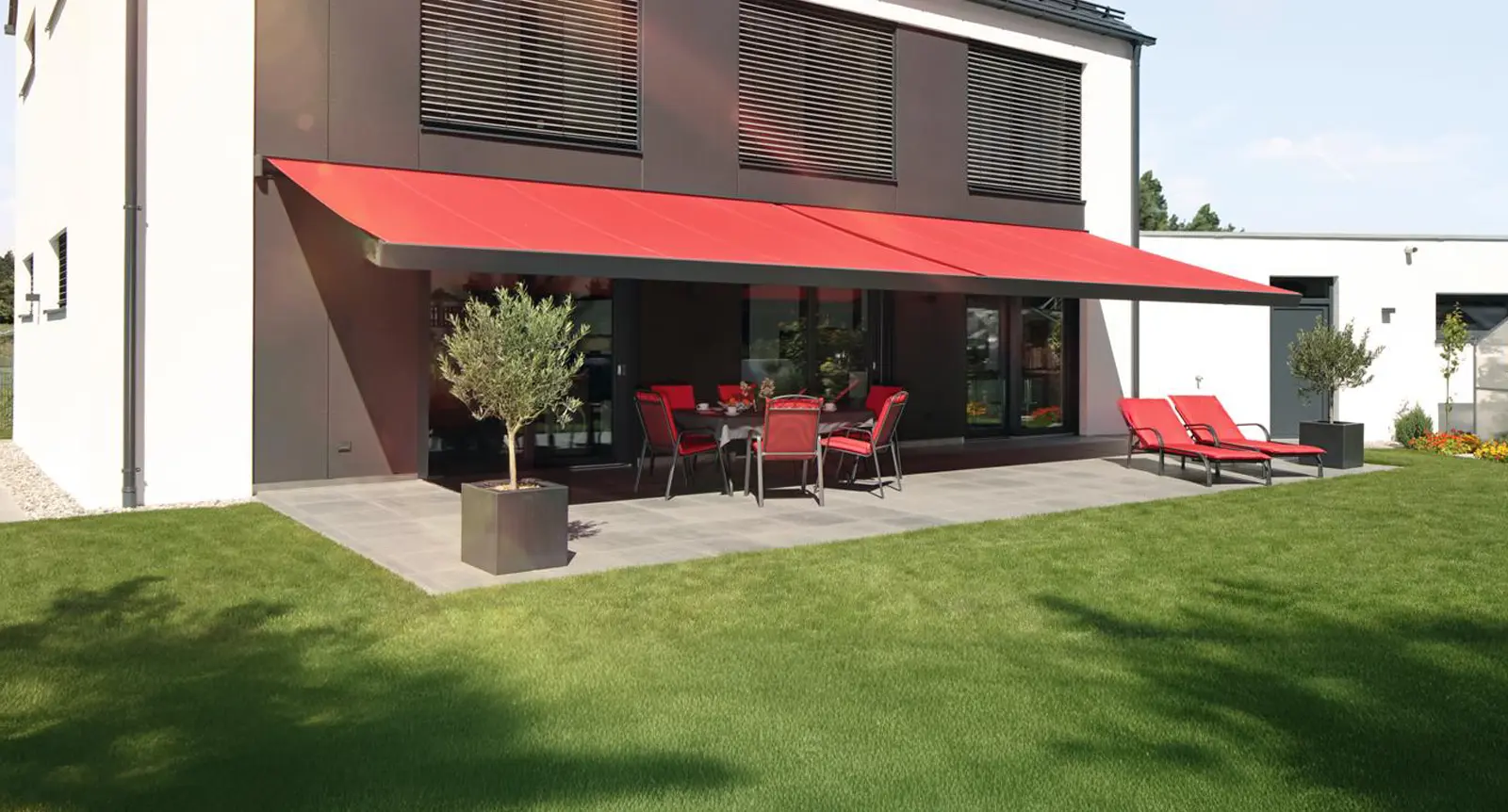 Moderne Markisen nach Maß von Ombrage in Dresden – stilvoller Sonnenschutz für Terrasse und Balkon